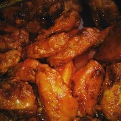 A picture of Sriracha & Honey Wings.