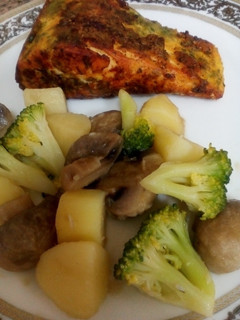 A picture of Salmon with veg.