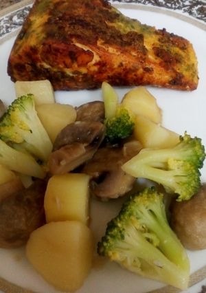 A picture of Salmon with veg.
