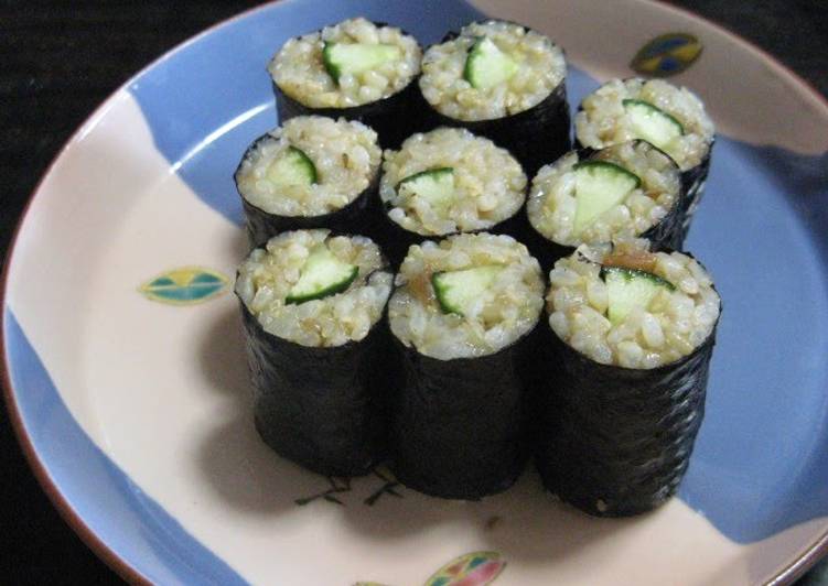 How to Make Delicious Macrobiotic: "Fake" Cucumber Sushi Rolls