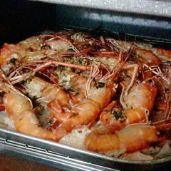 A picture of Kanya's Garlic and Butter Prawns:).