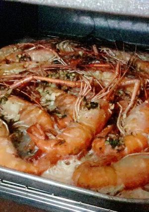 A picture of Kanya's Garlic and Butter Prawns:).