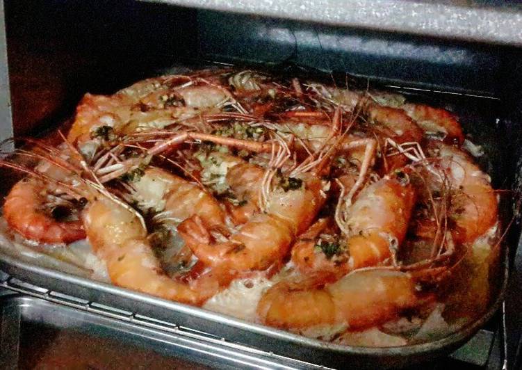 Simple Way to Prepare Perfect Kanya's Garlic and Butter Prawns:)