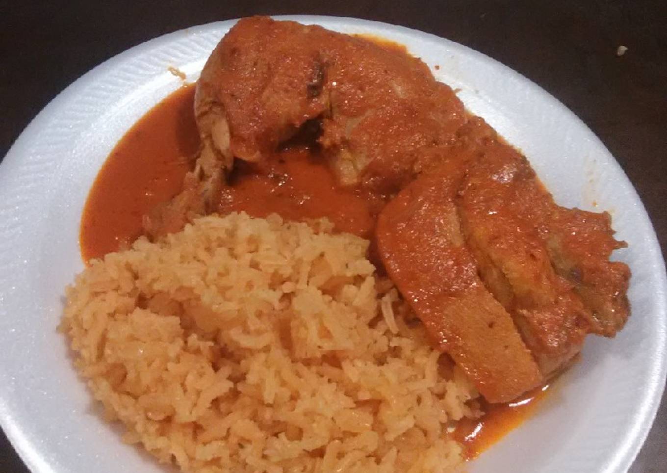 Pollo en salsa guajillo