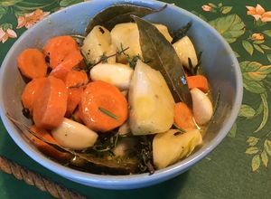 Une photo de Marinade au cognac moutarde, herbes, épices et légumes (pour gibier)