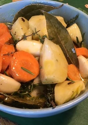 Une photo de Marinade au cognac moutarde, herbes, épices et légumes (pour gibier)