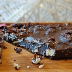 A picture of Keto Dark Chocolate Granola Bar.