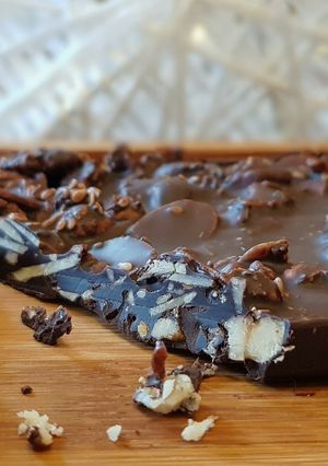 A picture of Keto Dark Chocolate Granola Bar.