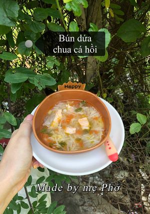 Hình của món Bún dứa chua cá hồi.