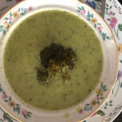 A picture of Thai broccoli soup.