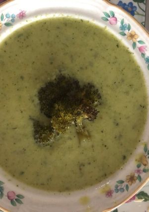 A picture of Thai broccoli soup.