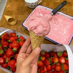 A picture of Strawberry Ice cream.