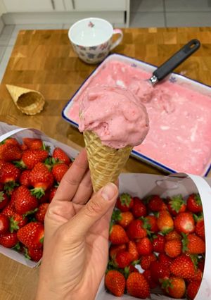 A picture of Strawberry Ice cream.