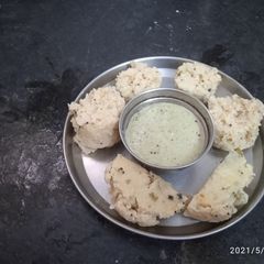 A picture of Kanchipuram idli.