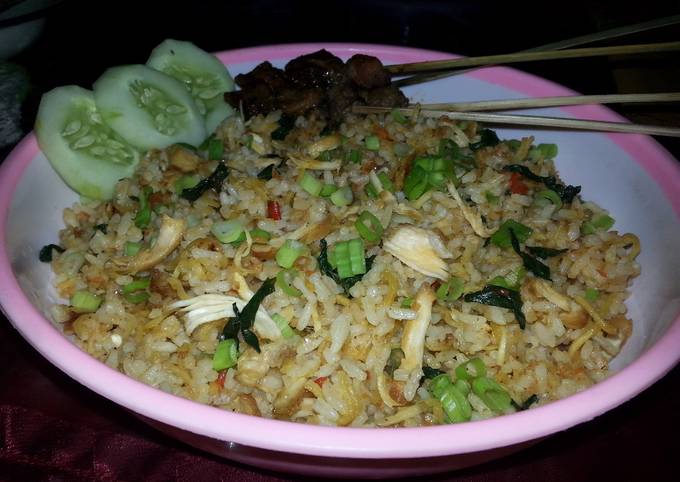 Nasi goreng mawut kemangi