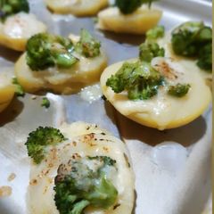 A picture of Cheesy Potato Broccoli.