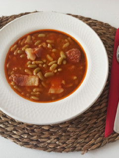 Una foto de Verdinas con panceta y chorizo