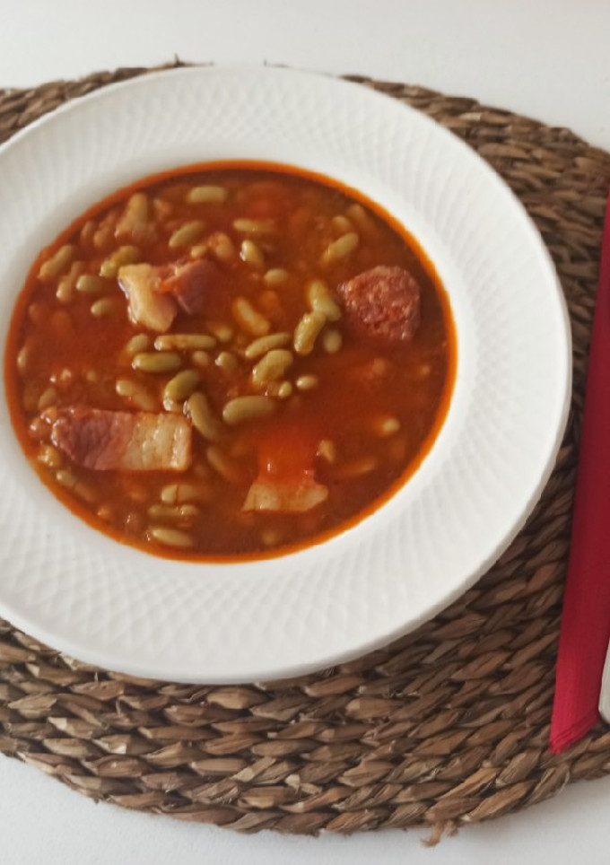 Una foto de Verdinas con panceta y chorizo