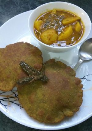 A picture of Makka ki Bathua Bali Puri.