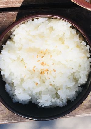 Une photo de Riz blanc (GO-HAN) à la japonaise sans RiceCooker