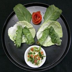 A picture of Spinach mix salad roll.