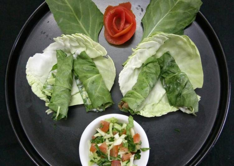 Steps to Make Perfect Spinach mix salad roll