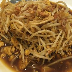 A picture of Stir fry Bean Sprout with Egg.