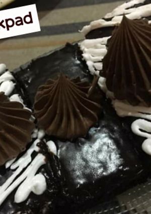 A picture of Chocalate fudge Brownie.