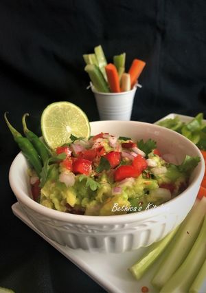 A picture of Guacamole (Mexican Avocado Dip).