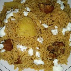 A picture of Chicken pulao.