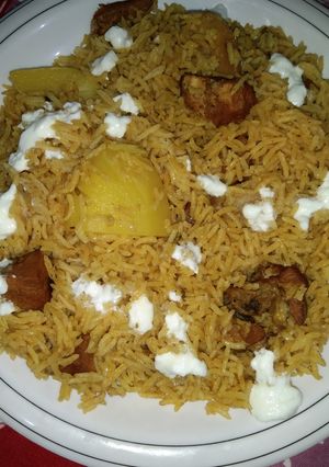 A picture of Chicken pulao.