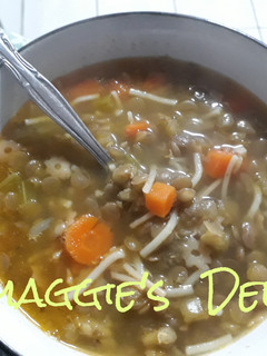 Una foto de Sopa de lentejas con pasta