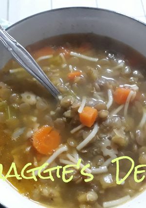 Una foto de Sopa de lentejas con pasta