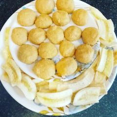 A picture of Besan ladoo.
