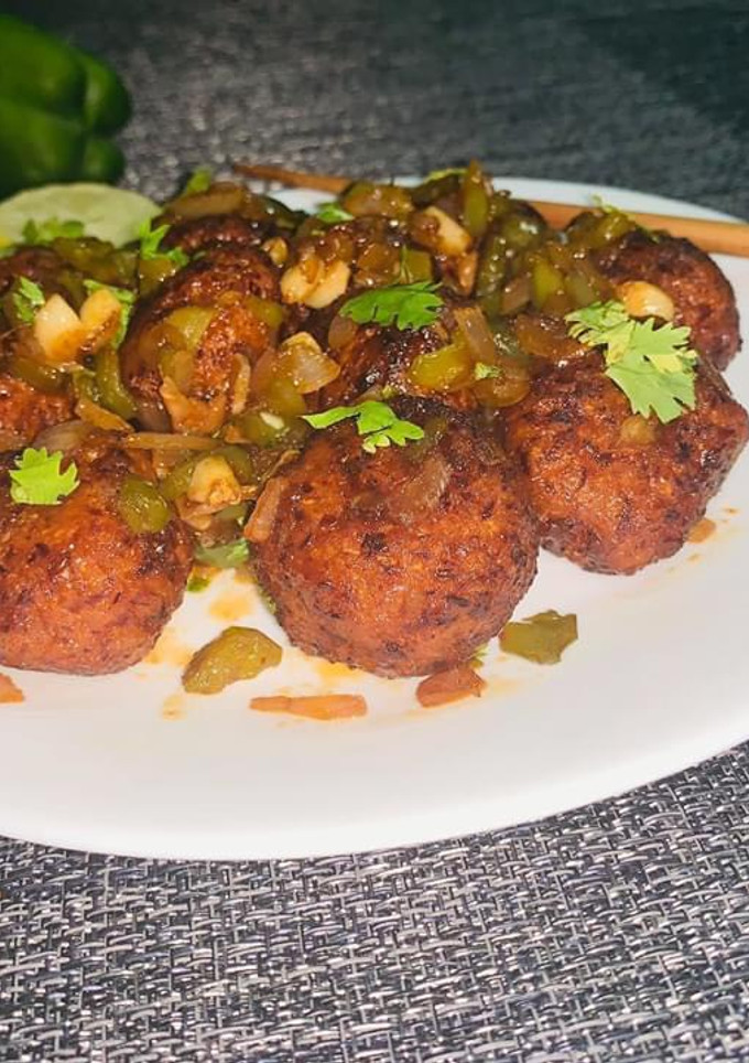 முட்டைகோஸ் மஞ்சூரியன் (Muttaikosh manchoorian recipe in tamil) செய்முறை முக்கிய புகைப்படம்