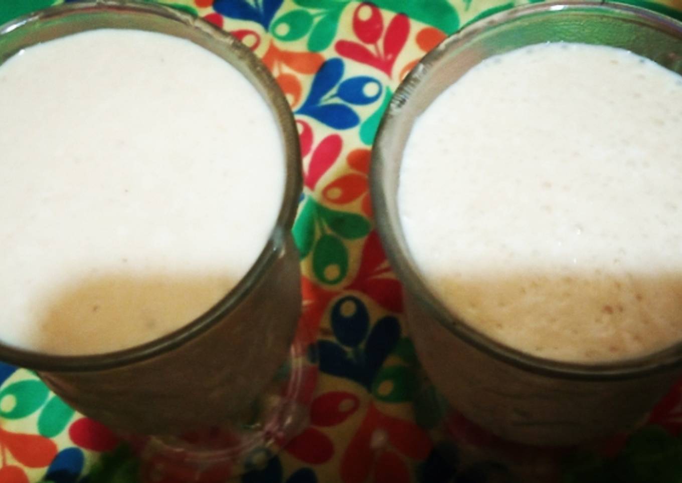 Banana chikoo and dates shake