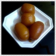A picture of Gulab Jamun.