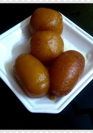 A picture of Gulab Jamun.