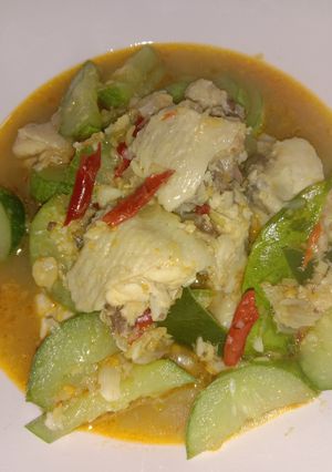 รูปของ อ่อมปีกไก่ใส่แตงกวา (Spicy Thai Chicken Wings Curry with Cucumber)