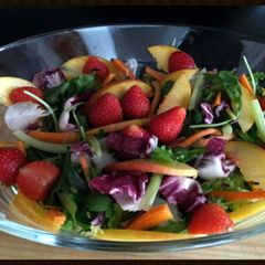 A picture of AMIEs "INSALATA Mista" with Fruits.