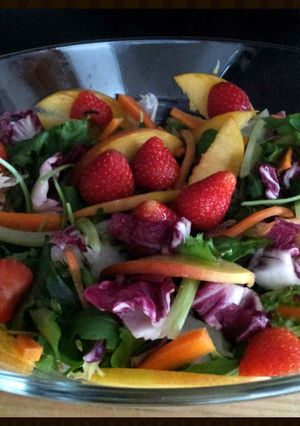 A picture of AMIEs "INSALATA Mista" with Fruits.