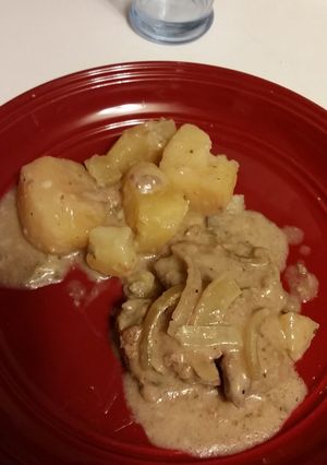 A picture of Crock Pot Cube Steak.