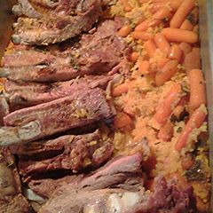 A picture of Ribs and carrots on rice.