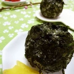 A picture of Granny's Round Onigiri Rice Balls.