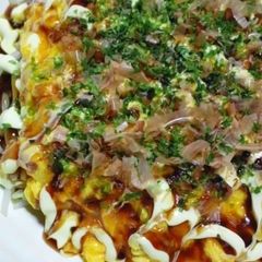 A picture of Easy Mock-Okonomiyaki (Savory Japanese Pancake) with Bean Sprouts and Eggs.