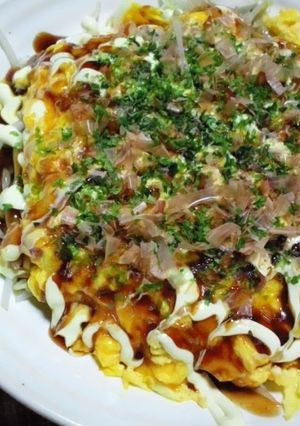 A picture of Easy Mock-Okonomiyaki (Savory Japanese Pancake) with Bean Sprouts and Eggs.