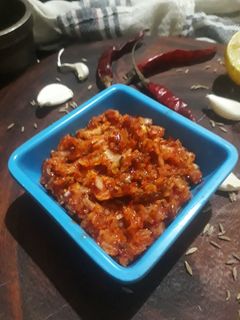 चटपटी लहसुन की चटनी(Chatpati lahsun ki chatni recipe in hindi) रेसिपी मुख्य फोटो