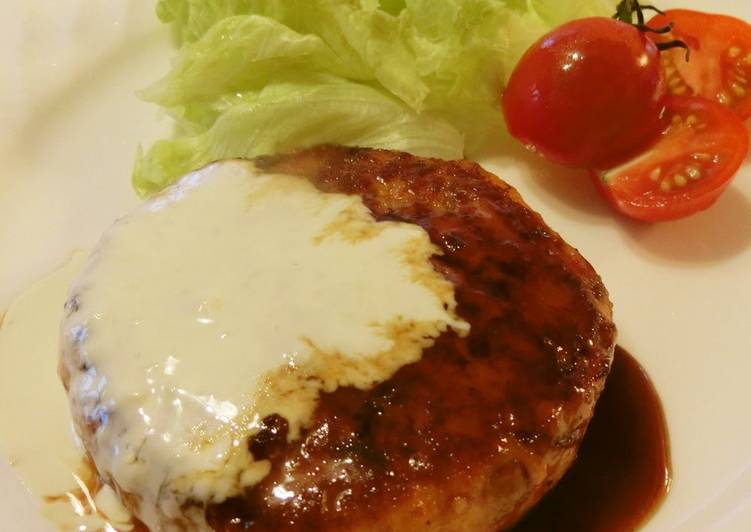 Simple Way to Prepare Homemade Salmon Burgers with Teriyaki-Mayonnaise Sauce