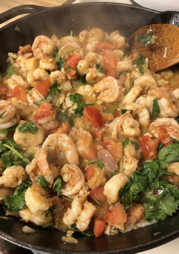 Una foto de Camarones a la mexicana 💚🤍❤️