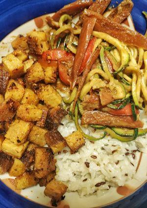 Foto de "Bowl" de Legumes Salteados e Seitan Picante